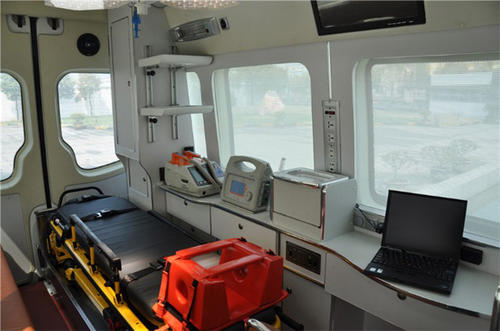 昭平县救护车内部